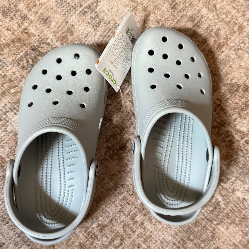 NEW Sz 4 Youth / Sz 6 Women - New Crocs Classic Clogs Light Grey
